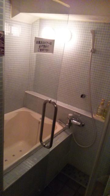HOTEL RIVIERA(リビエラ)(横浜市西区/ラブホテル)の写真『3A室の、こちらがお風呂です。』by キジ
