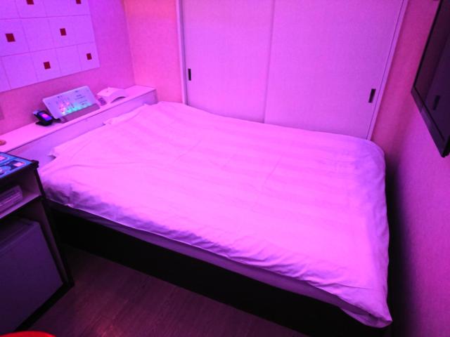 新日本プラザホテル(船橋市/ラブホテル)の写真『52号室 ベッド』by fooo