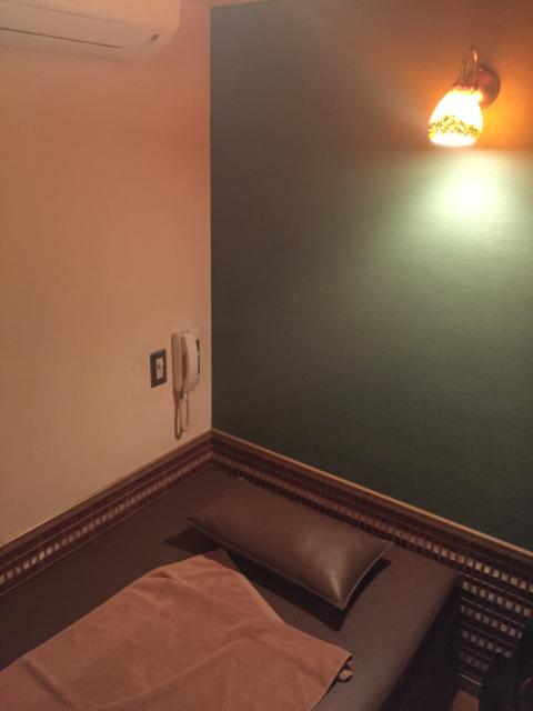 レンタルルーム あっとほ～む(墨田区/ラブホテル)の写真『こちらは1番のお部屋。設備はベッド、照明、エアコン、シャワールームがある。』by 日本語大辞典