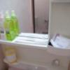 Hotel Queen(クィーン)(豊島区/ラブホテル)の写真『407号室　洗面台のアメニティ』by マーケンワン