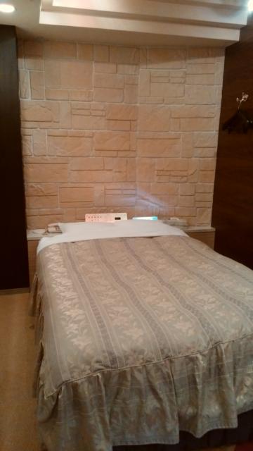 サンモリッツエコ(台東区/ラブホテル)の写真『221号室：ベッド。快適だけど広さは普通』by オレの地雷を越えてゆけ！