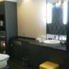 RAMSES Classic(豊島区/ラブホテル)の写真『603号室ベッド脇の洗面台。』by 140キロの坊主