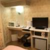 HOTEL アムール(台東区/ラブホテル)の写真『101号室 ベッドの足元にあるテレビ類』by みこすりはん