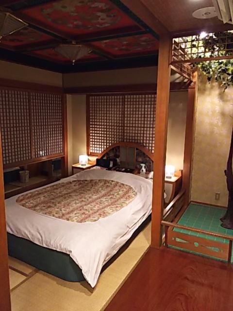 ホテル ハニー(江戸川区/ラブホテル)の写真『402号室 ベッド』by 巨乳輪ファン