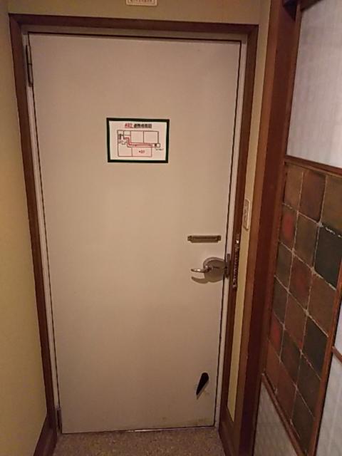 ホテル ハニー(江戸川区/ラブホテル)の写真『402号室 入り口』by 巨乳輪ファン