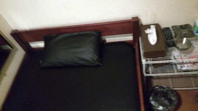 レンタルルーム ビスタ(新宿区/ラブホテル)の写真『10号室のベット　枕周辺』by 上戸 信二