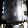 HOTEL 555(伊豆の国市/ラブホテル)の写真『201号室利用。帰り際、夜の外観の写真です。』by キジ