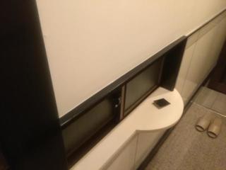 HOTEL IZUMI(甲府市/ラブホテル)の写真『5 小窓　ポイントカードおき』by 名無しさん（ID:28468）