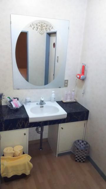 ホテル キャンディー(吉岡町/ラブホテル)の写真『1号室利用。洗面所です。ある程度リニューアルされていました。』by キジ