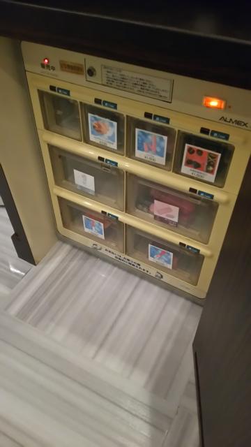 HOTEL LOHAS(墨田区/ラブホテル)の写真『703号室自動販売機』by ミド丸