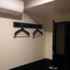 ホテル アトランタ(豊島区/ラブホテル)の写真『1001、玄関ドアの影にハンガーが』by ゆうじい