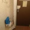 ホテルシティ(立川市/ラブホテル)の写真『503 玄関　青いののなかにバスタオルなどもあります』by ドクターSEX