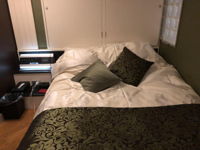 HOTEL SULATA渋谷道玄坂(渋谷区/ラブホテル)の写真『309号室　ベッド』by やり金