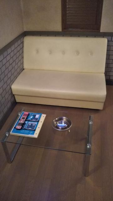 ホテル 貮番館(墨田区/ラブホテル)の写真『601号室ソファーとテーブル』by ミド丸