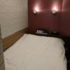 ホテル アトランタ(豊島区/ラブホテル)の写真『703号室 ソファーの向かいにあるベッド』by なめろう