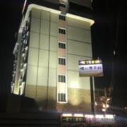 ホテル 俺のホテルin一宮(一宮市/ラブホテル)の写真『夜の外観』by まさおJリーグカレーよ
