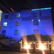 HOTEL ポケベル(岐南町/ラブホテル)の写真『夜の外観』by まさおJリーグカレーよ