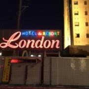 ロンドン(稲沢市/ラブホテル)の写真『夜の入口看板』by まさおJリーグカレーよ
