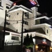 HOTEL Birthday楠店(名古屋市北区/ラブホテル)の写真『夜の外観』by まさおJリーグカレーよ