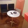 ホテル 愛(台東区/ラブホテル)の写真『102号室　テーブルと椅子』by パインヘッド