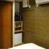 HOTEL ALLURE（アリュール）(渋谷区/ラブホテル)の写真『103号室（部屋奥から浴室方向）』by 格付屋