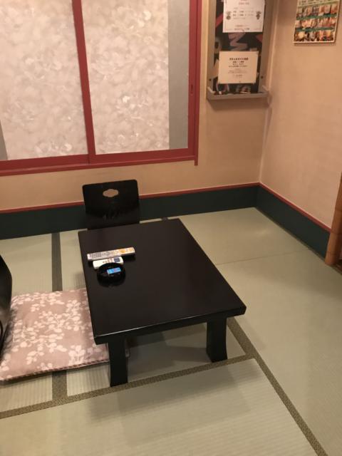 ホテルいいじま(新宿区/ラブホテル)の写真『203号室の和室①』by 少佐