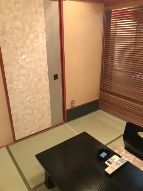 ホテルいいじま(新宿区/ラブホテル)の写真『203号室の和室③』by 少佐