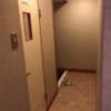 ホテルいいじま(新宿区/ラブホテル)の写真『玄関とトイレの扉』by 少佐