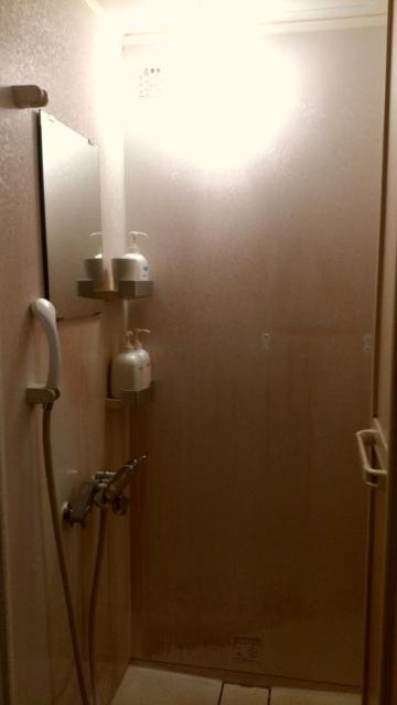 レンタルルーム ROOMS(新宿区/ラブホテル)の写真『10号室のシャワー』by 上戸 信二