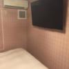 ホテル ブルゾン(台東区/ラブホテル)の写真『301号室 ベッドサイド テレビとエアコン』by ちげ