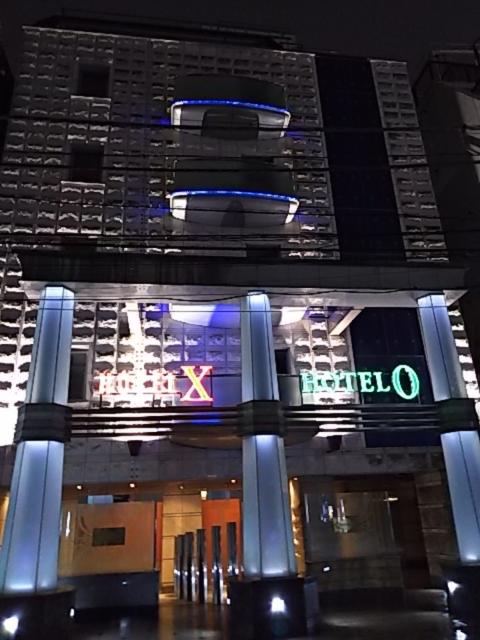 XO新宿(新宿区/ラブホテル)の写真『夜の外観』by 巨乳輪ファン