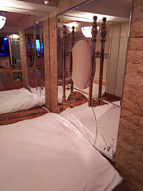 XO新宿(新宿区/ラブホテル)の写真『510号室 ベッドの鏡張り』by 巨乳輪ファン