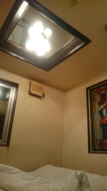 ニューヨーク(武蔵野市/ラブホテル)の写真『206号室、ベッドと天井の鏡』by ビデ三郎