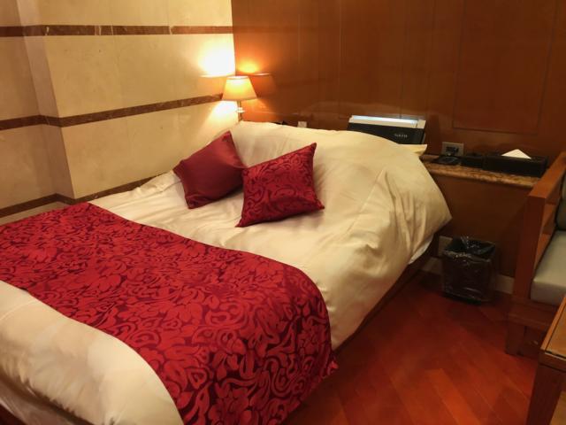 HOTEL SULATA渋谷道玄坂(渋谷区/ラブホテル)の写真『203号室　ベッド』by やり金