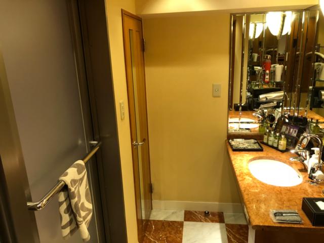 HOTEL SULATA渋谷道玄坂(渋谷区/ラブホテル)の写真『スラタ203洗面台』by やり金