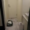 ホテル アトランタ(豊島区/ラブホテル)の写真『704、部屋に入り左奥へ行くと奥の扉がトイレ、左がバスルームとなります。』by ゆうじい
