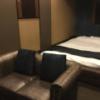 プルミエ(豊島区/ラブホテル)の写真『305号室、ソファ、ベッド』by ACB48