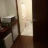ホテル アトランタ(豊島区/ラブホテル)の写真『803号室、洗面所と左はグッズ棚』by ビデ三郎