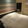The calm hotel tokyo GOTANDA(品川区/ラブホテル)の写真『404号室、室内、ベッド』by ACB48