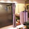 HOTEL Perrier(ペリエ)(新宿区/ラブホテル)の写真『311号室奥側  浴室仕切り壁（すりガラス）、洗面所』by ルーリー９nine