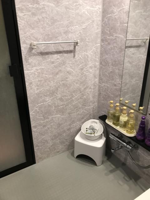 ラピア(新宿区/ラブホテル)の写真『501号室の浴室③』by 少佐