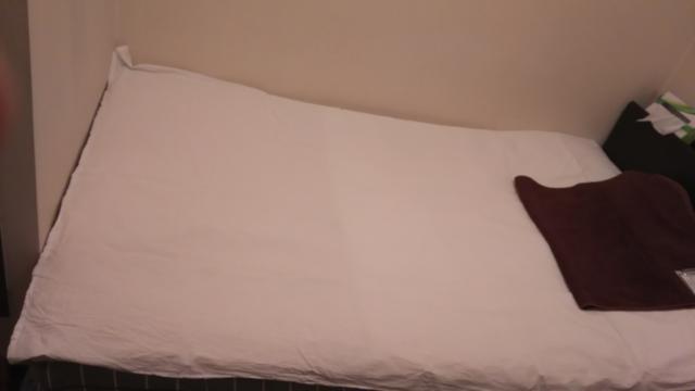 レンタルルーム オーロラ(荒川区/ラブホテル)の写真『２０２号室のベッド』by たけのこ