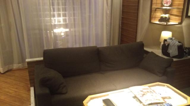 ウォーターホテルS国立(国立市/ラブホテル)の写真『315号室　ソファーは楽々寝れちゃうぐらい広い』by やまけんちゃん
