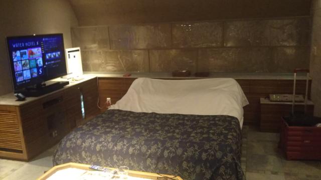 ウォーターホテルS国立(国立市/ラブホテル)の写真『315号室　ベッドは広々キングサイズ！』by やまけんちゃん