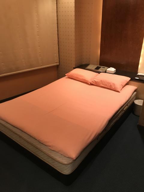 SUN PALACE(台東区/ラブホテル)の写真『（205号室）ベッド、掛布団等はありませんでした。』by こーめー