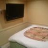 ホテル ２００１(江戸川区/ラブホテル)の写真『302号室　ベッド後方の55インチプラズマTV』by YOSA69