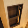 HOTEL SENSE(センス)(新宿区/ラブホテル)の写真『507号室　玄関のスリッパ入れと靴べら』by INA69