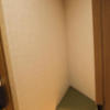 HOTEL SENSE(センス)(新宿区/ラブホテル)の写真『507号室　玄関奥のスペースには座って靴を履ける椅子があります。』by INA69