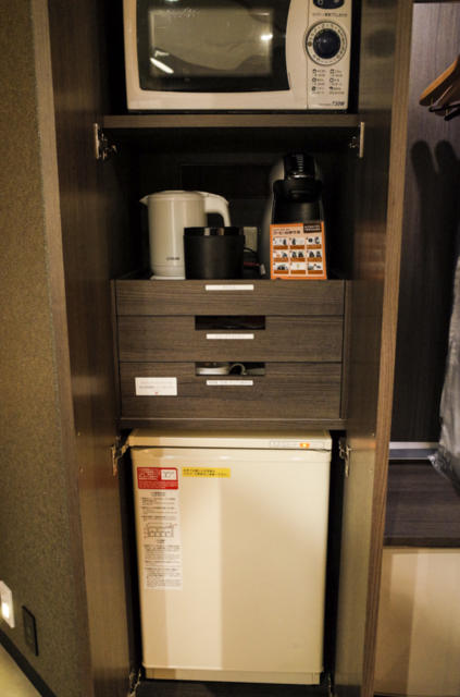 HOTEL SENSE(センス)(新宿区/ラブホテル)の写真『507号室　電子レンジやコーヒーセット、冷蔵庫』by INA69
