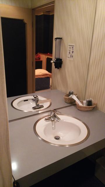 カサ・デル・アモール(堺市堺区/ラブホテル)の写真『305号室内、am10:45 ～pm12:15の時間帯です。洗面所』by ジャーミン